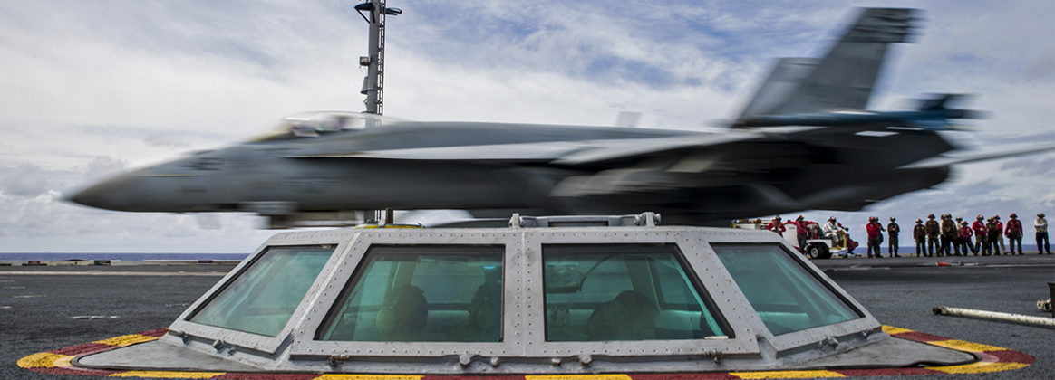 Jet Launch (141006-N-IP531-013)